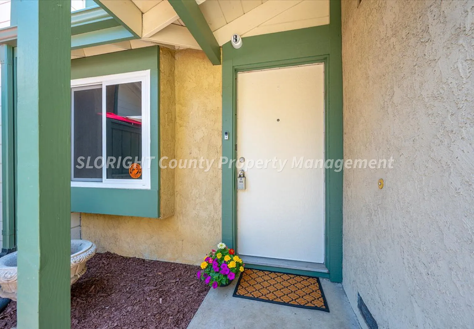 3 bed, 1.5 bath, 1239 sqft, $3,250 — Photo 2