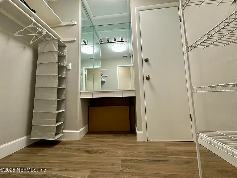 9942 Sawgrass Dr E — Photo 33