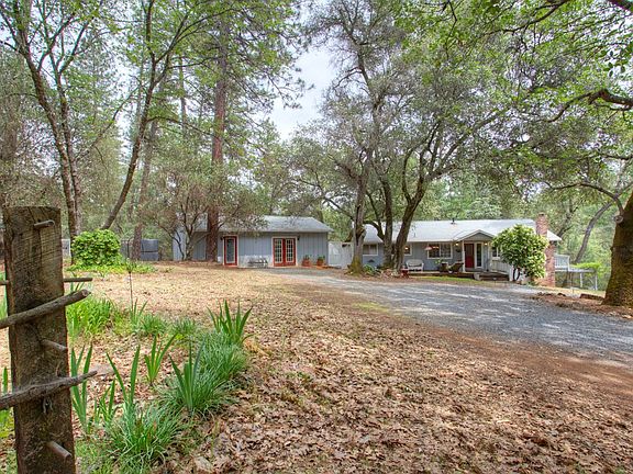 3rd image of 966 Meadow Oaks Ln