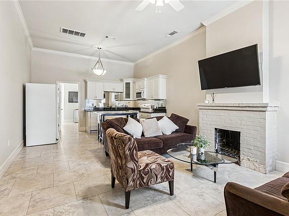 2nd image of 814 Orleans Ave