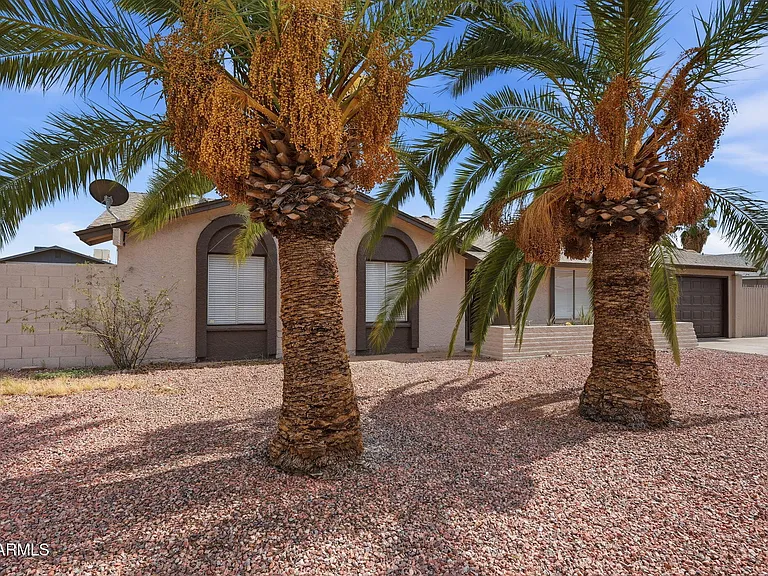 4731 W Paradise Ln — Photo 2