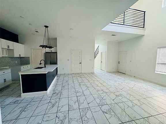 5th image of 2902 Jim St