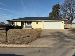 1423 N 3rd St, David City, NE 68632