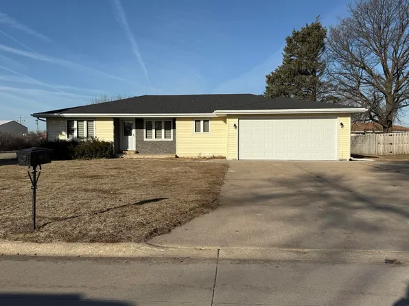 1423 N 3rd St, David City, NE 68632