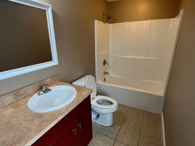 200 W 11th Street — Photo 9