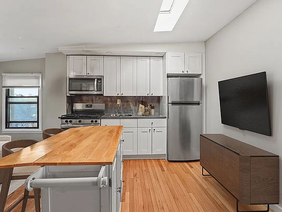 3rd image of 2414 Snyder Ave #2