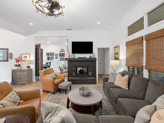 5th image of 2363 Eades Ln