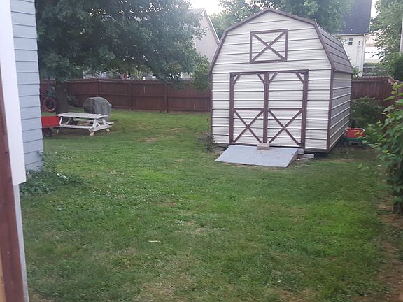 3rd image of 1111 Leathers Ln