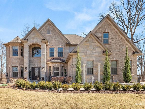 3rd image of 822 Hoyden Ct