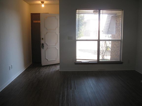 4th image of 9809 Welch Dr