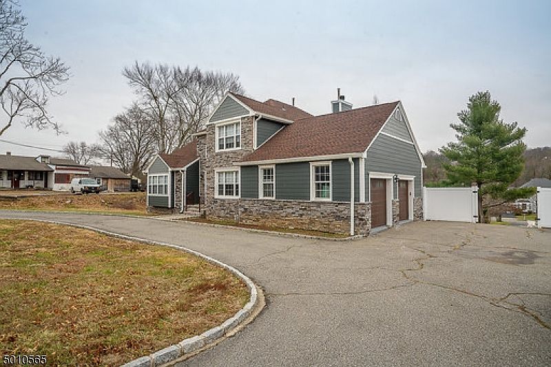 1st image of 1312 Pleasant Valley Way