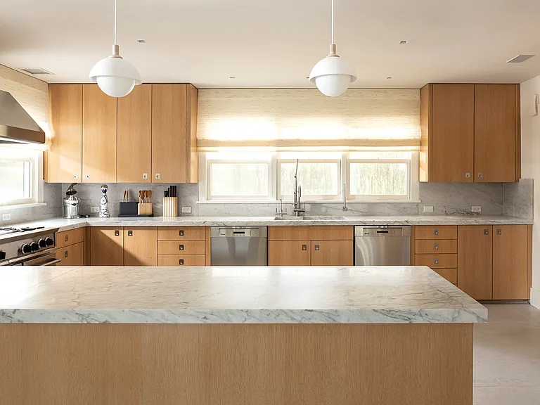 25 Jobs Ln — Photo 7