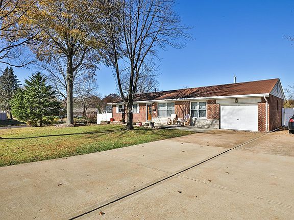 2nd image of 9853 Glenmont Dr