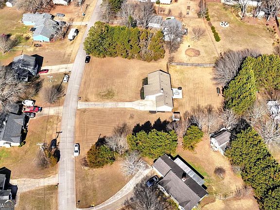 5th image of 486 Glen Terrace Rd