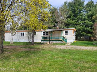 5414 Southampton Dr, Lapeer, MI 48446