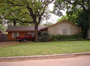 1704 Chip Dale Dr N, Arlington, TX 76012