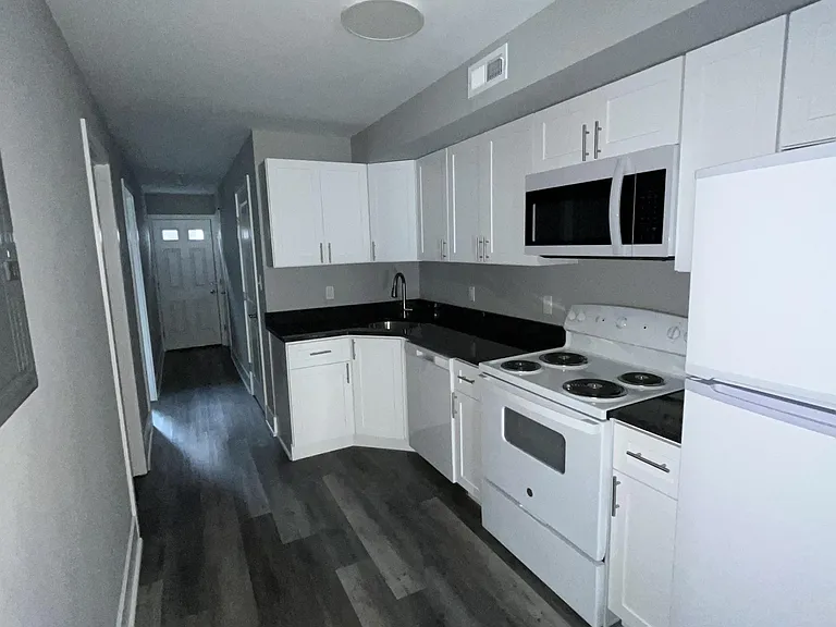 527 Welsh St #1 — Photo 1