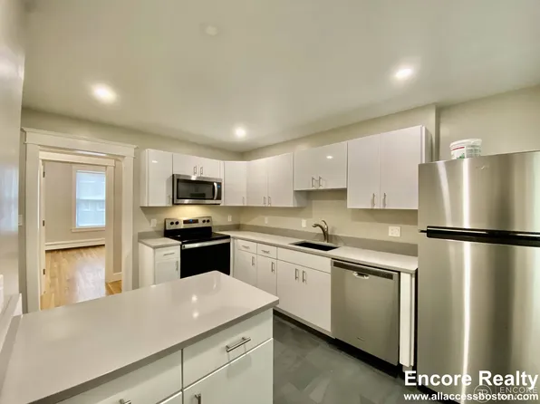35 Portsmouth St #1L, Cambridge, MA 02141