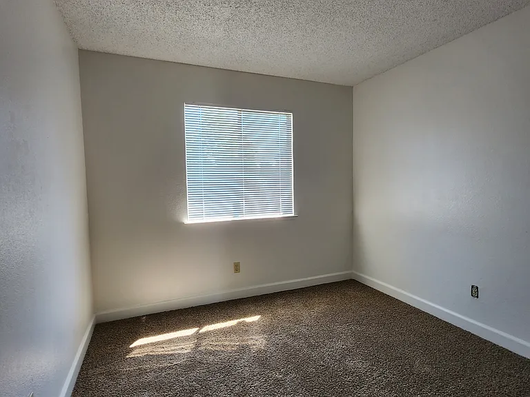 1115 N Lincoln St #B — Photo 11