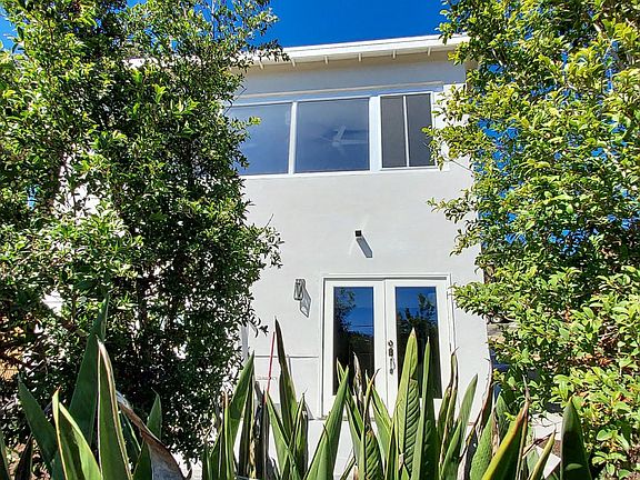 2nd image of 695 Sunset Dr #3
