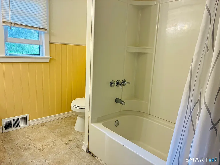 136 Chestnut Hill Rd — Photo 10