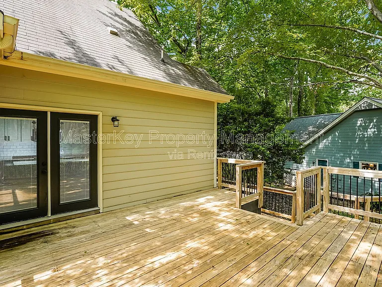 220 W Elm Ave — Photo 22