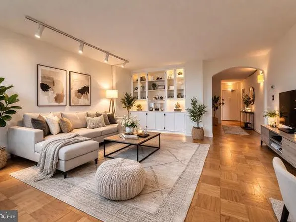4242 E West Hwy APT 618, Bethesda, MD 20814