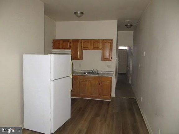 4th image of 2731 Parkwood Ave