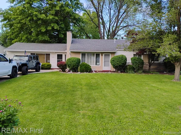 21505 Drexel St, Clinton Township, MI 48036