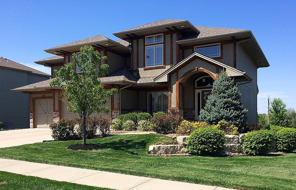 2nd image of 3212 SE Brookside Dr