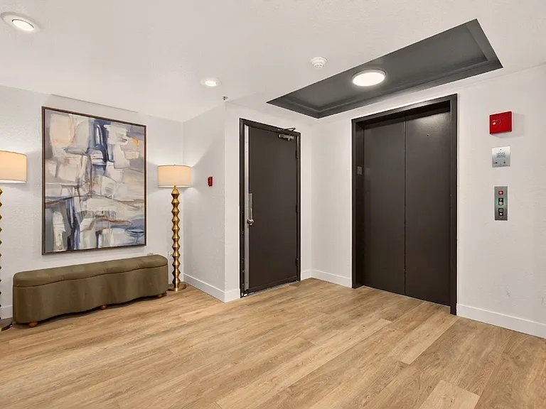 Luminaire Apartments — Photo 7