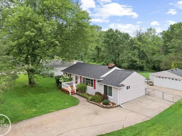 7615 Metz Dr, Shelby Township, MI 48316