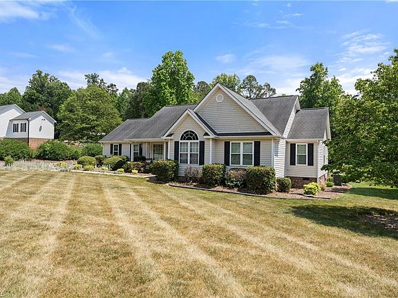 3rd image of 1281 Barker Dr