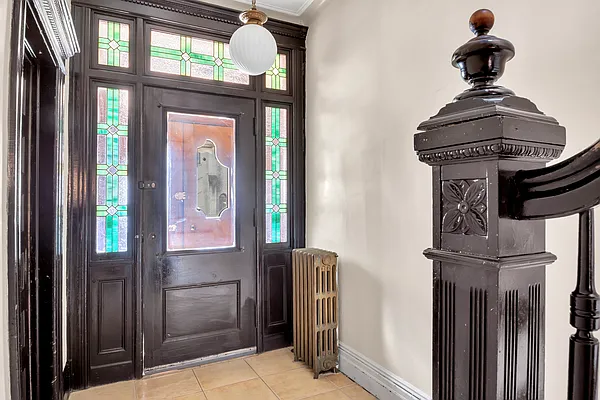 Sold by Compass | media 25