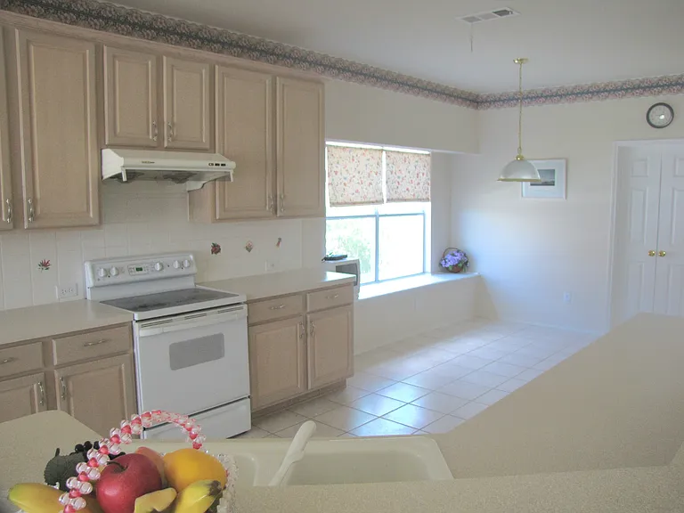 Kitchen and breakfast