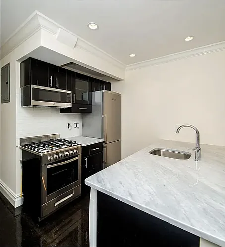 448 W 19th St #PHJ — Photo 4