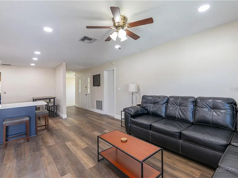 4711 Ridge Point Dr — Photo 4