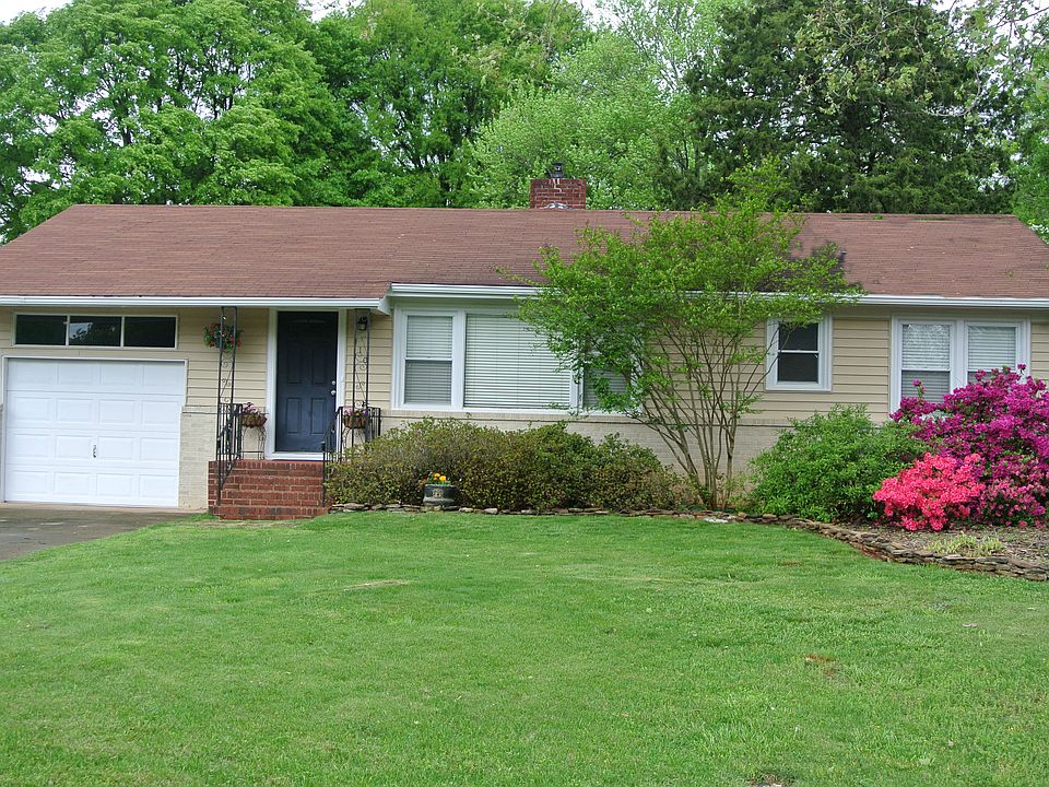 1st image of 410 Willow Springs Dr