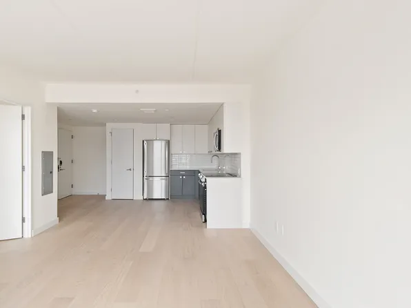 414 Gerard Avenue E406 image 3 of 20