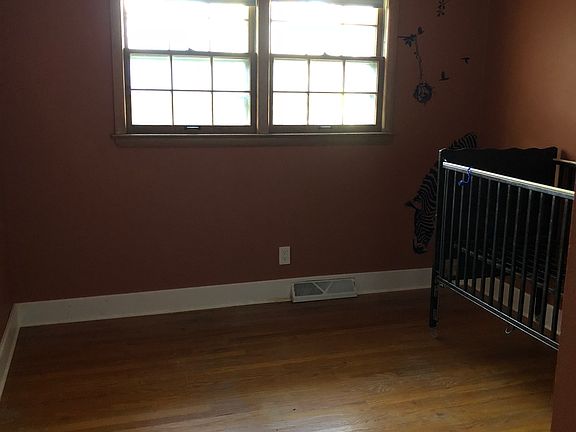 3rd image of 15750 Hill Ct