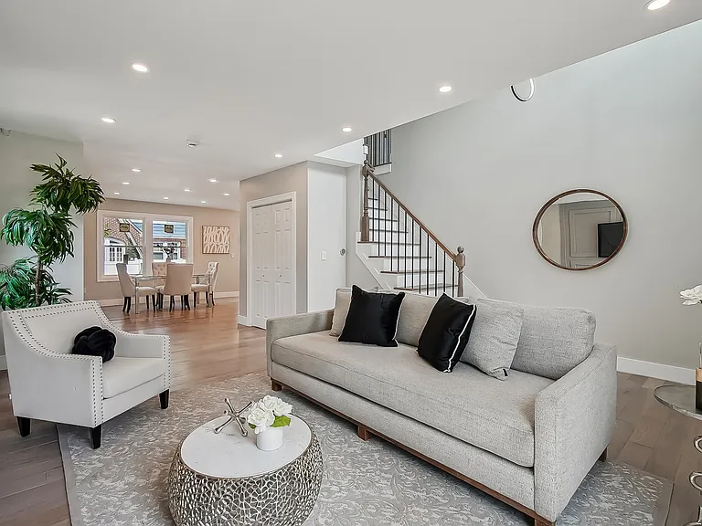 223 Victor St — Photo 9