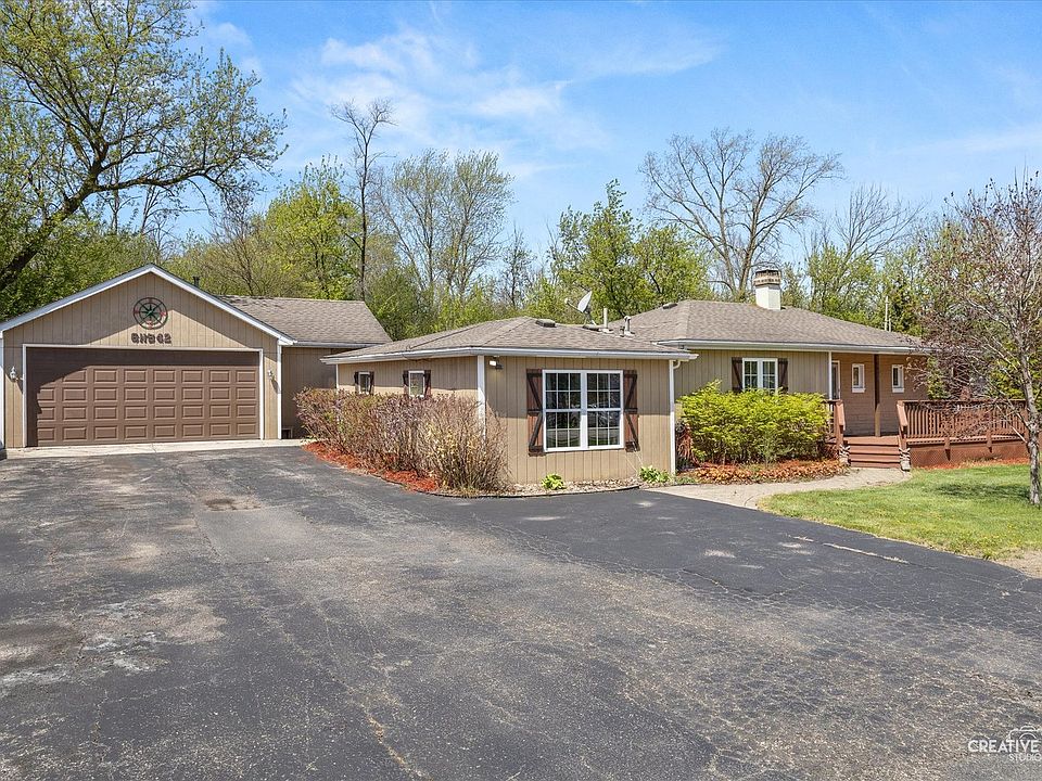 6N542 Wyoming Ave, Saint Charles, IL 60174 | Zillow