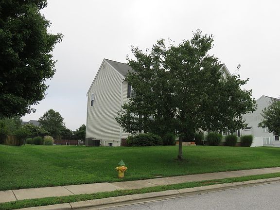 3rd image of 1408 Leicester Dr