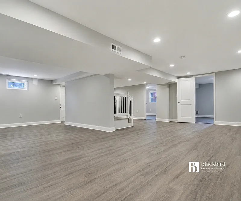 6 bed, 3.0 bath, 2632 sqft, $3,795 — Photo 4