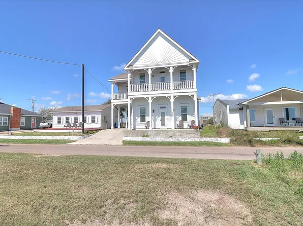 1615 S Water St, Rockport, TX 78382