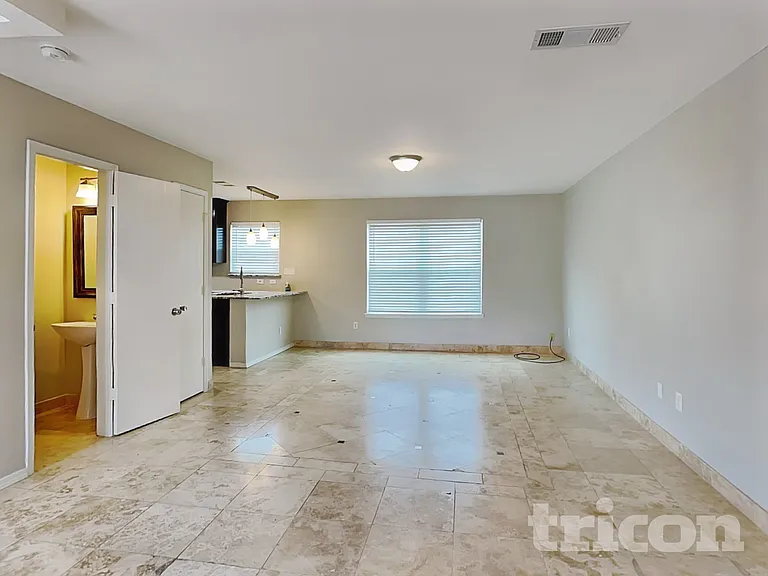 637 Aqua Dr — Photo 3