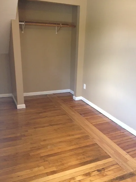 3 bedroom, 1 bathroom — Photo 1