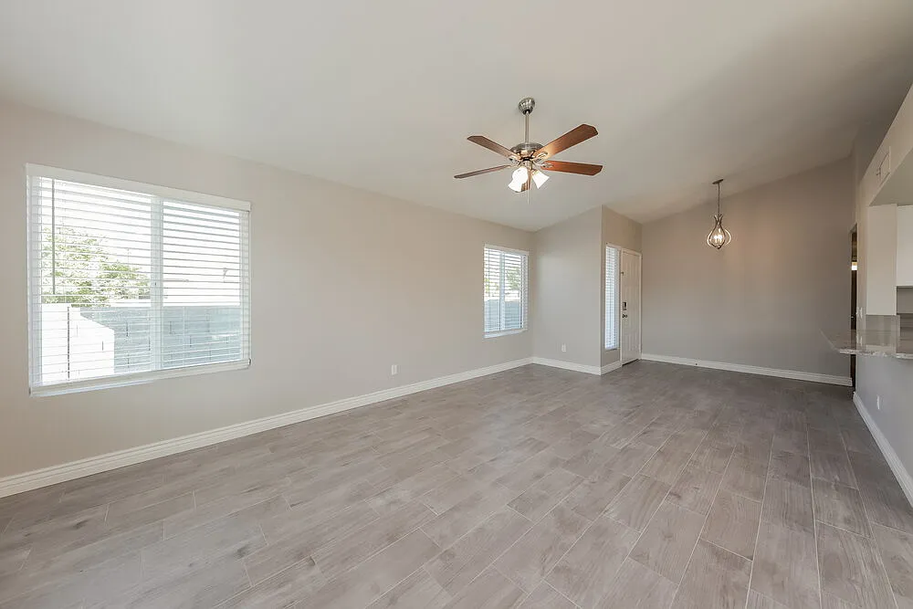 3 bed, 2.0 bath, 1308 sqft, $2,030 — Photo 3