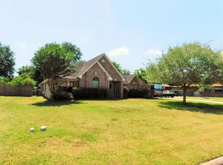 910 Riverside Dr, Alvin, TX 77511