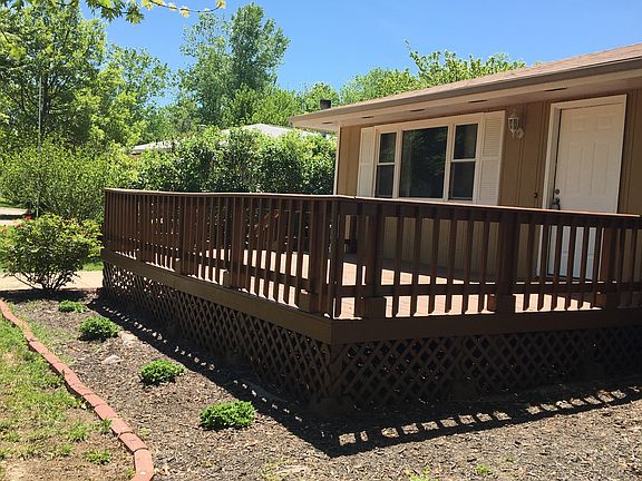 Side bed: boxwood, plumbago